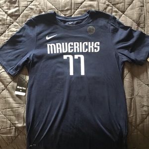 NWT Dallas Mavericks #77 t shirt